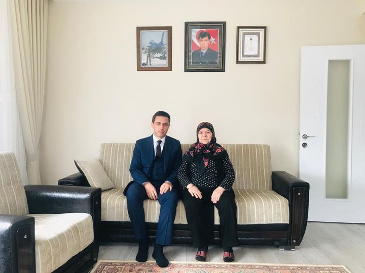 Kaymakamımız Şeref GÜLYER, Aziz Şehidimiz Turhan İNCE'nin Kıymetli Annesi Fatma İNCE Teyzemizi Ziyaret Etti